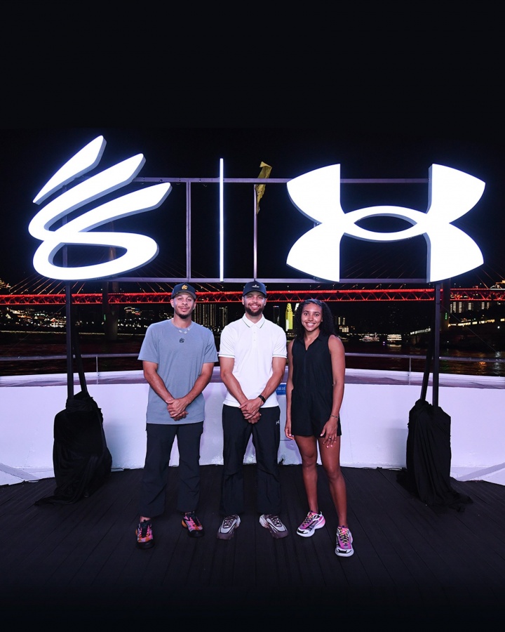 ewc-库里也来研磨下笔！库里更推：这趟中国行太让我感动了