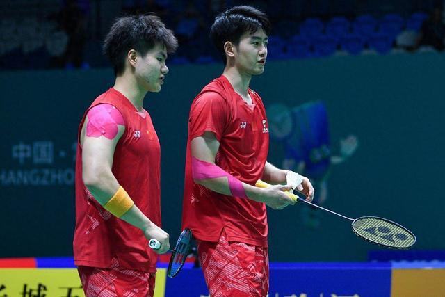 电竞世界杯-“梁王”组合出征巴黎羽毛球世锦赛，晒合照期待更上一层楼